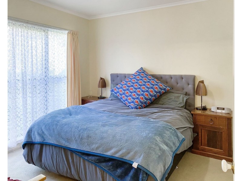 17 Ellesmere Terrace, Strathdale VIC 3550