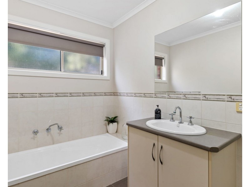 8 Fry Lane, Eaglehawk VIC 3556