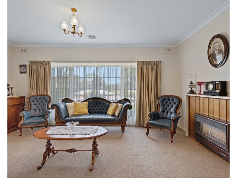74 Lawson Street, Spring Gully VIC 3550