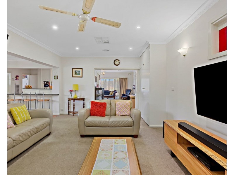 74 Lawson Street, Spring Gully VIC 3550