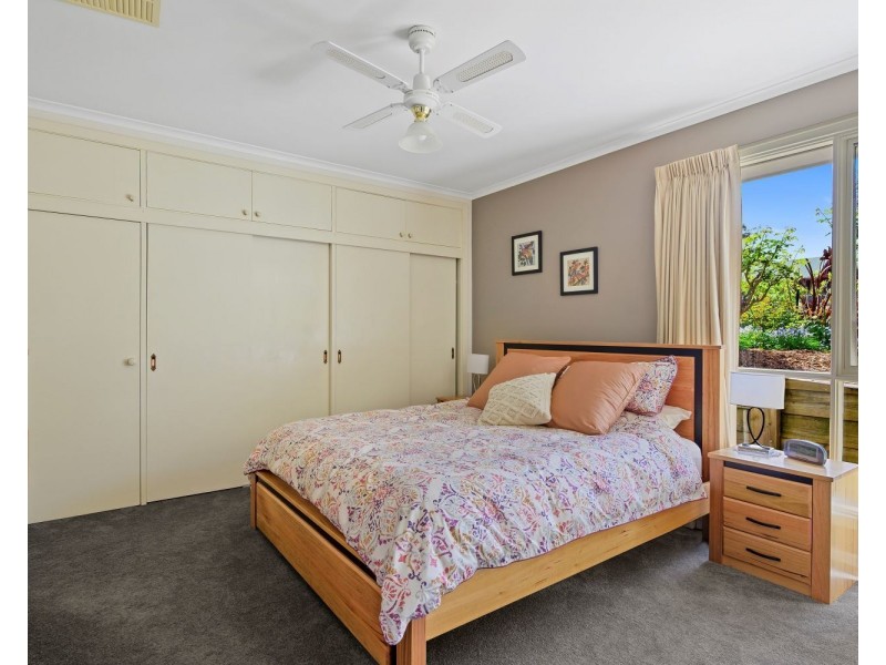 74 Lawson Street, Spring Gully VIC 3550