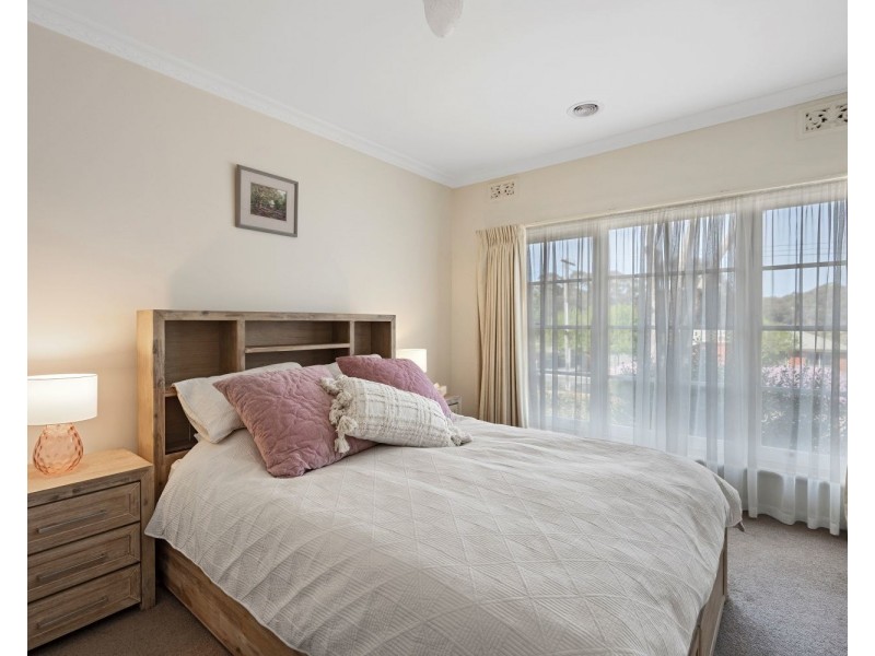 74 Lawson Street, Spring Gully VIC 3550
