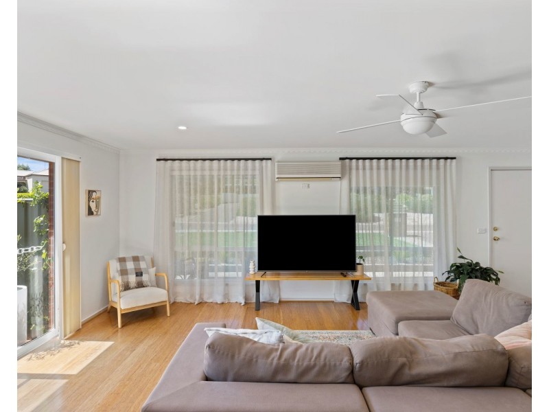 Unit 2/12 Sunset Boulevard, Spring Gully VIC 3550