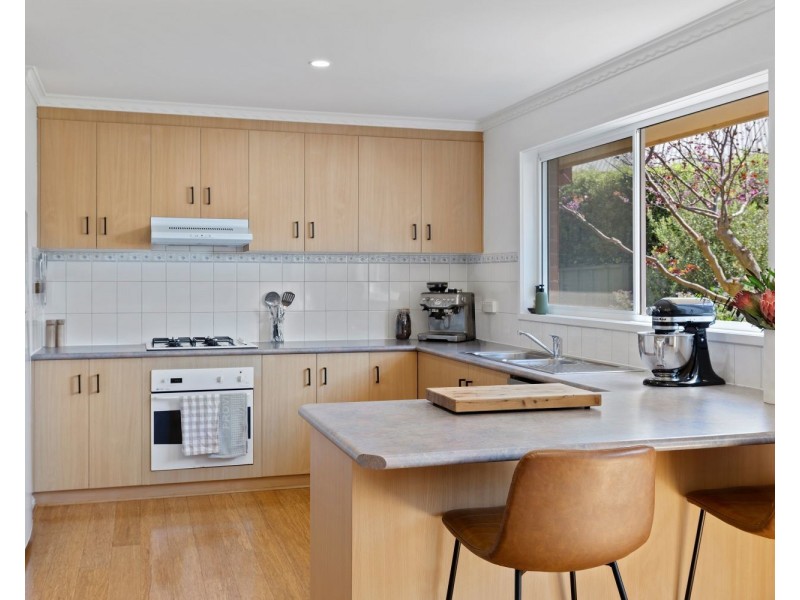 Unit 2/12 Sunset Boulevard, Spring Gully VIC 3550
