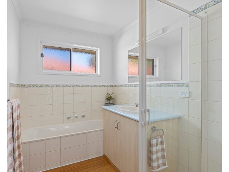 Unit 2/12 Sunset Boulevard, Spring Gully VIC 3550