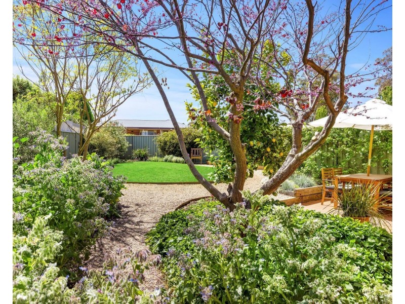 Unit 2/12 Sunset Boulevard, Spring Gully VIC 3550