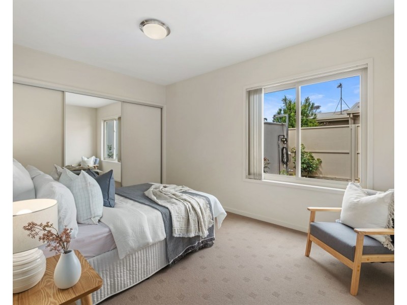 1/8 Phillis Street, Kangaroo Flat VIC 3555