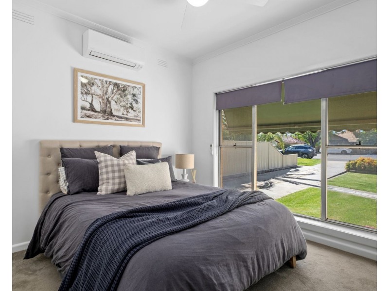 18 Carolin Street, Flora Hill VIC 3550