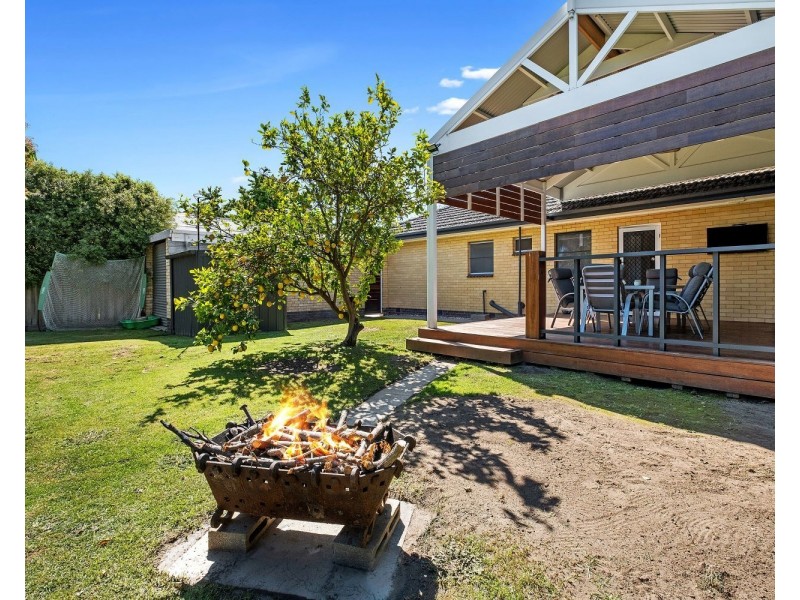 18 Carolin Street, Flora Hill VIC 3550