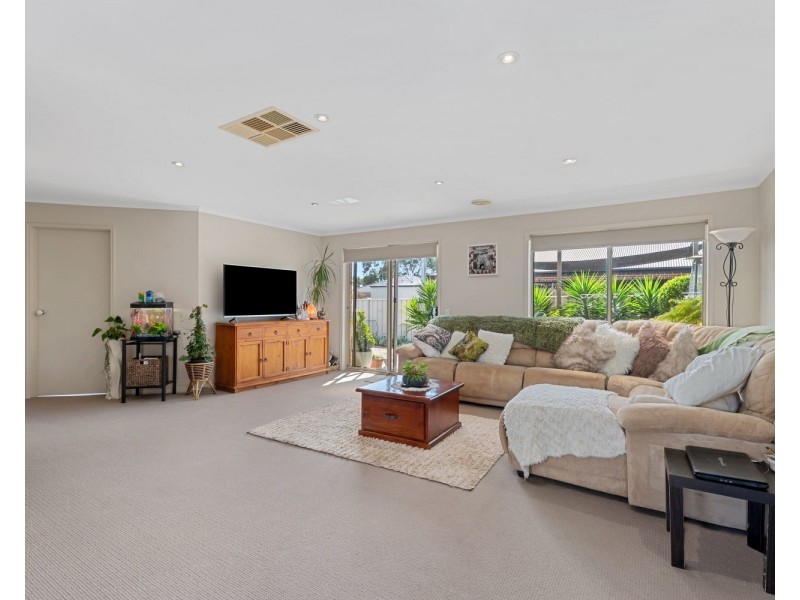 26 Cooba Drive, Epsom VIC 3551