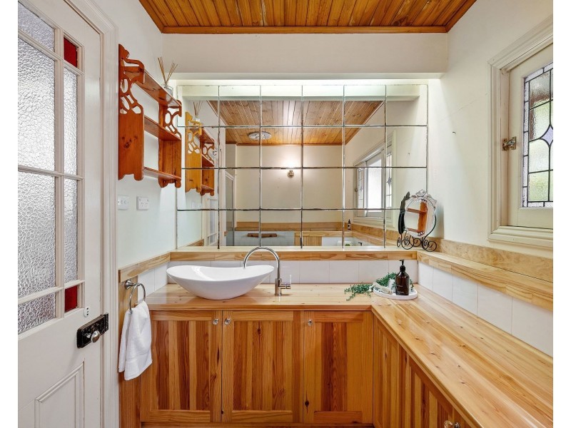 23 Grant Street, Long Gully VIC 3550