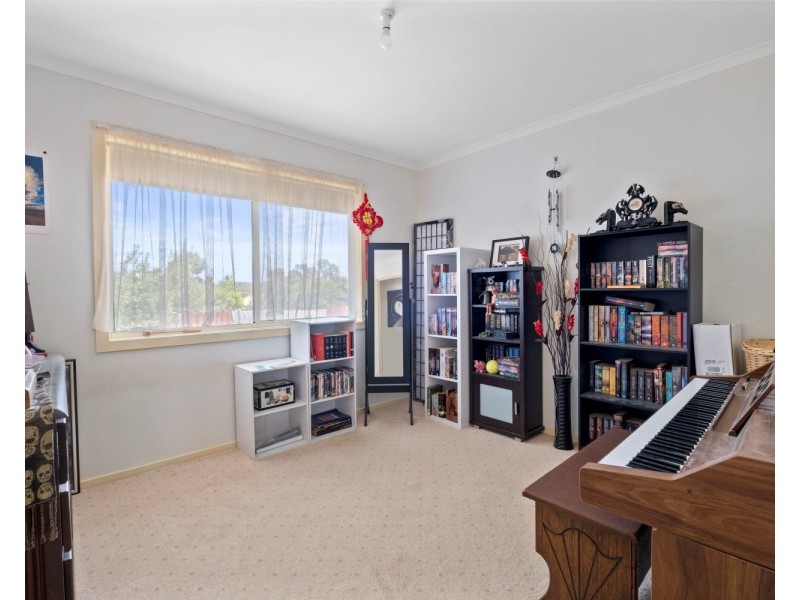 16 Towers Street, Flora Hill VIC 3550