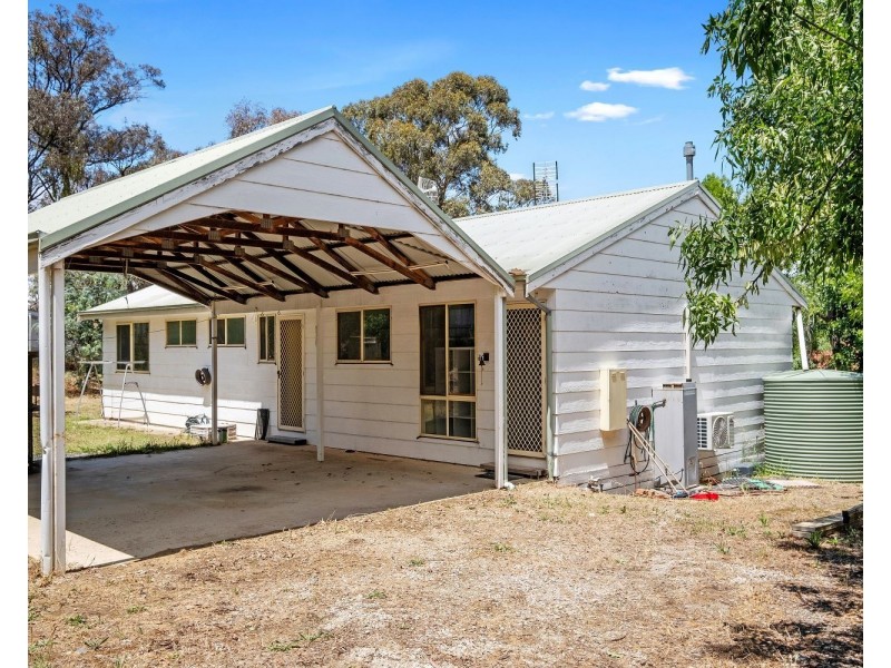 18 Towers Street, Flora Hill VIC 3550