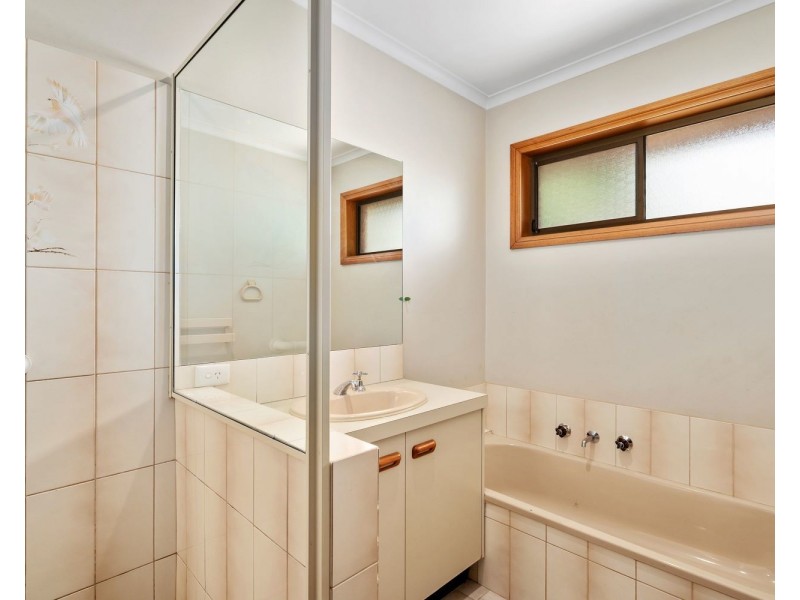 2/21 Michael Street, Kennington VIC 3550