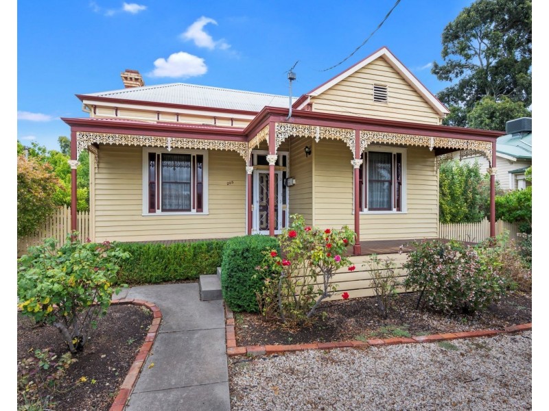 205  Eaglehawk Road, Long Gully VIC 3550