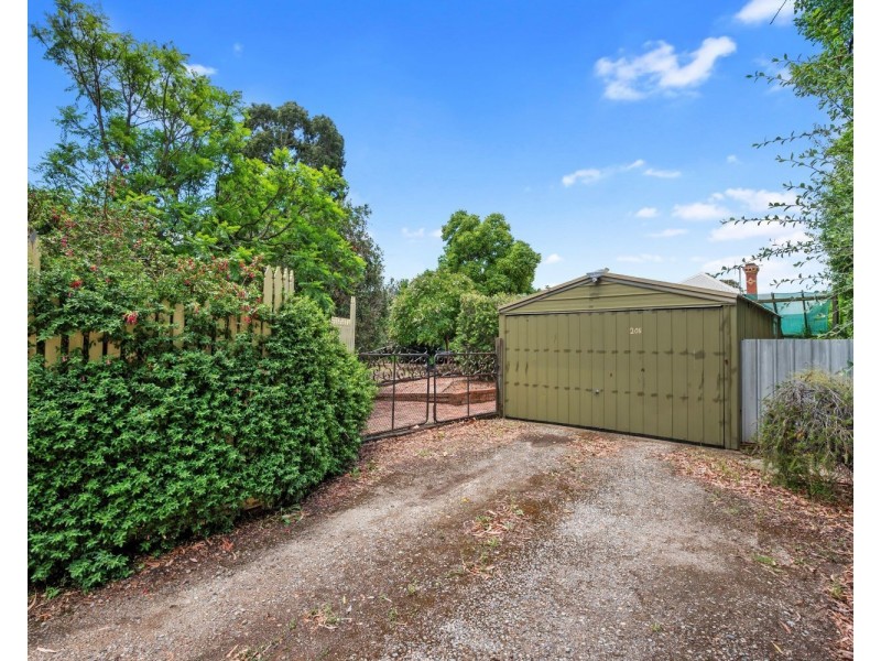 205  Eaglehawk Road, Long Gully VIC 3550