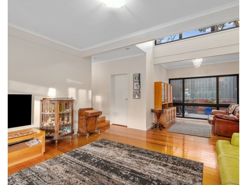 6 McIvor Court, Kennington VIC 3550