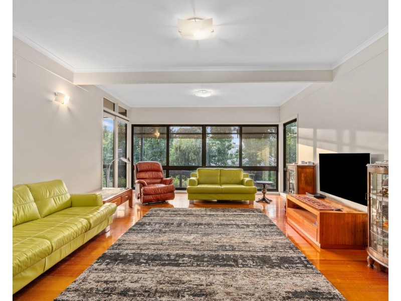 6 McIvor Court, Kennington VIC 3550