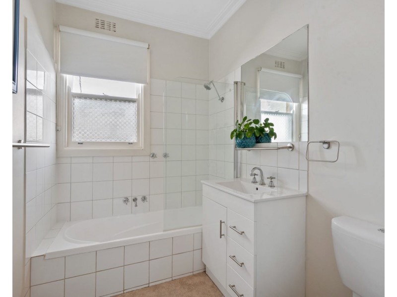 6 Benghasi Avenue, Golden Square VIC 3555