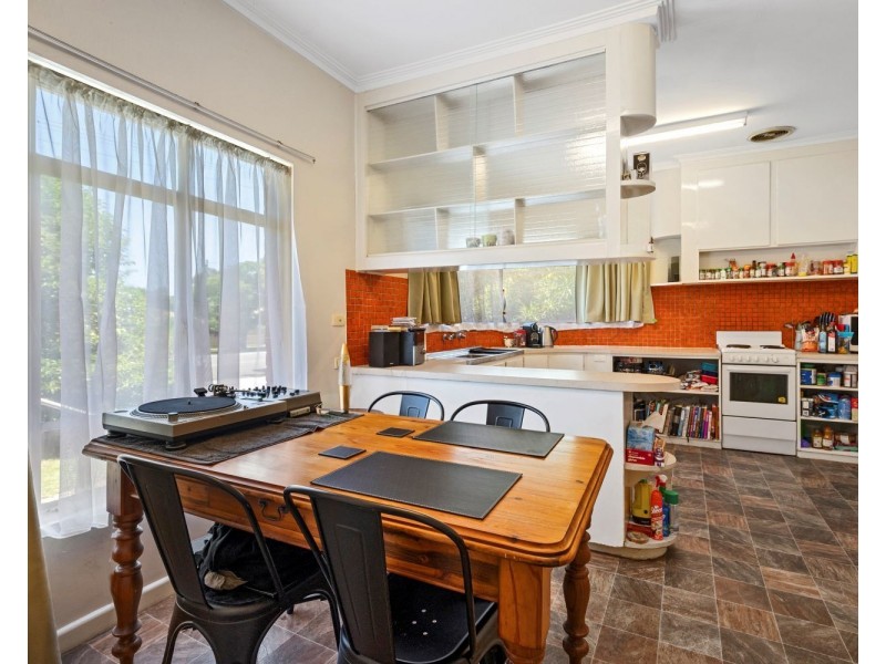 99 Sternberg Street, Kennington VIC 3550