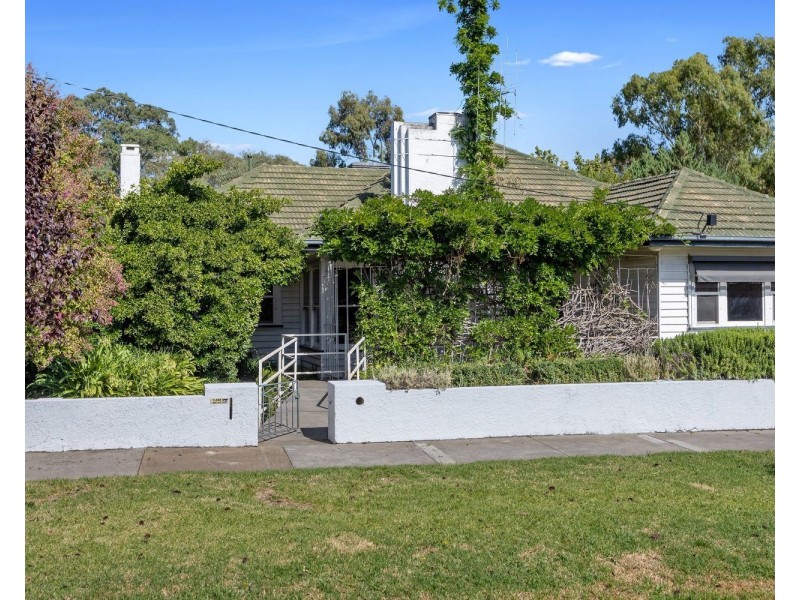 7 Royal Avenue, Kennington VIC 3550