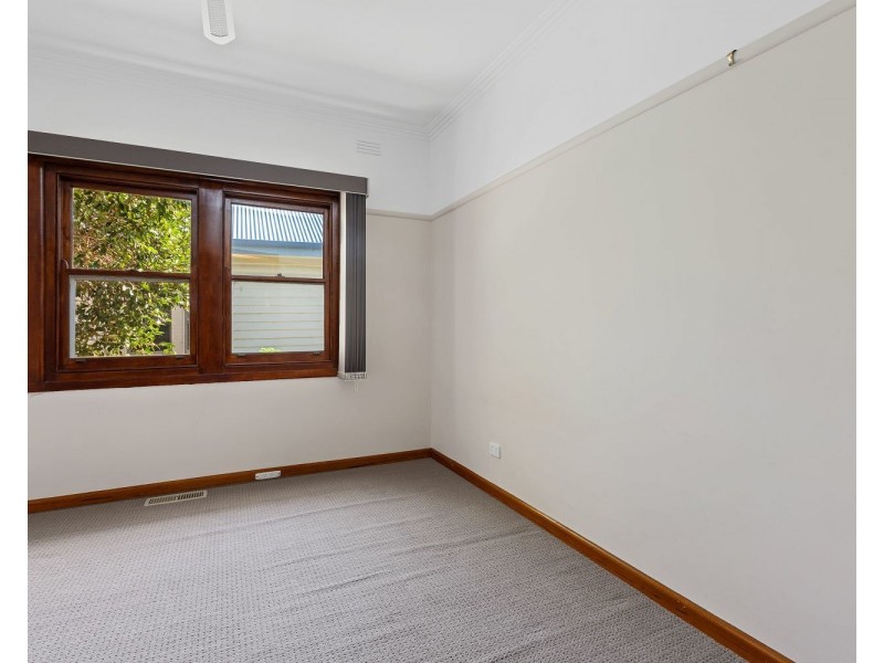 7 Royal Avenue, Kennington VIC 3550