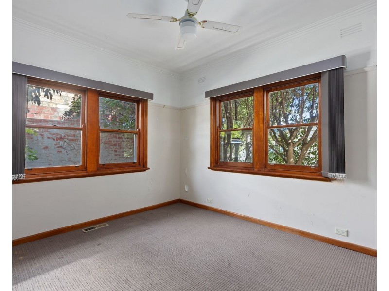 7 Royal Avenue, Kennington VIC 3550