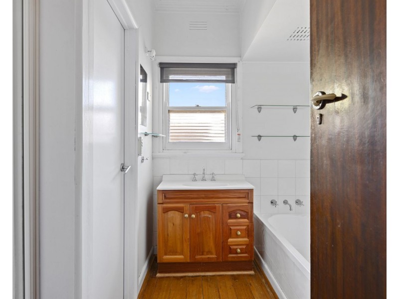 7 Royal Avenue, Kennington VIC 3550