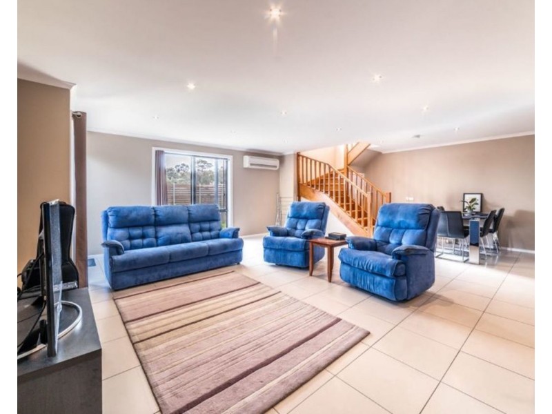 1 Lorne Terrace, Flora Hill VIC 3550
