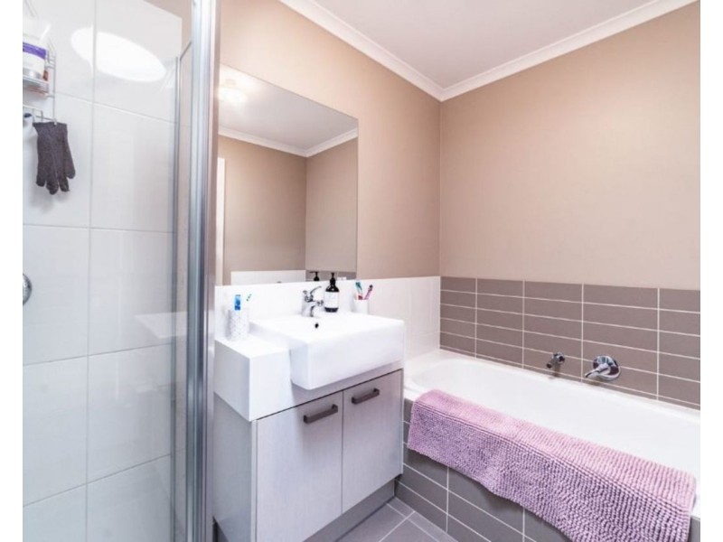 1 Lorne Terrace, Flora Hill VIC 3550