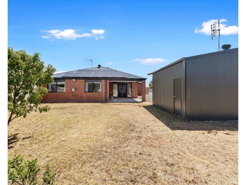 10 Limousin Court, Ascot VIC 3551
