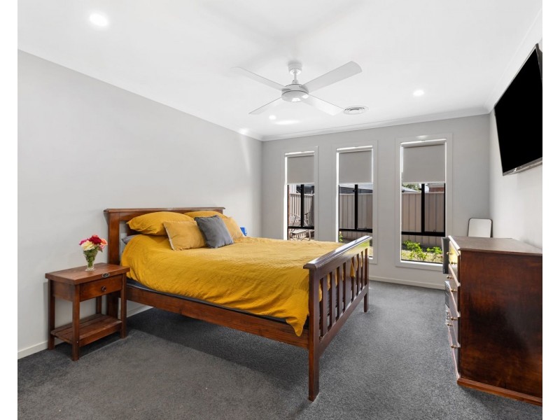 10 Limousin Court, Ascot VIC 3551