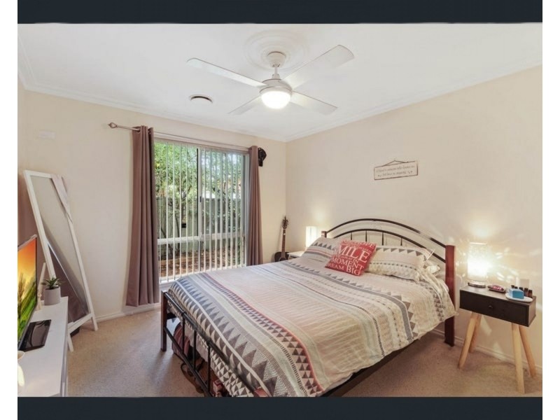 2/6 Davey Close, Flora Hill VIC 3550