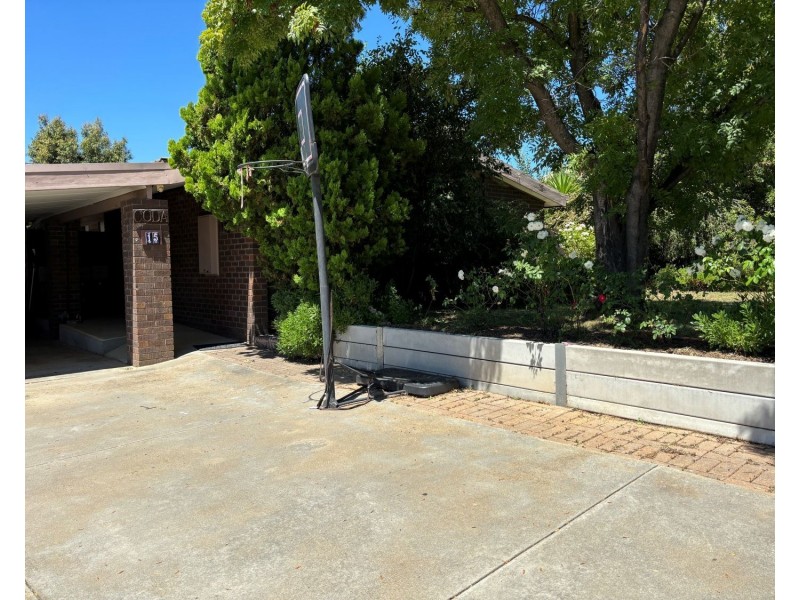 15 Button Street, Strathdale VIC 3550