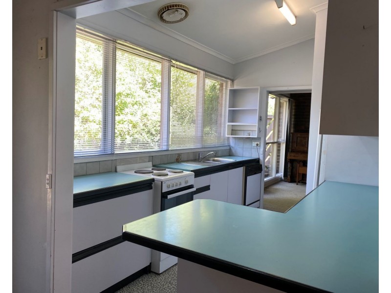 15 Button Street, Strathdale VIC 3550