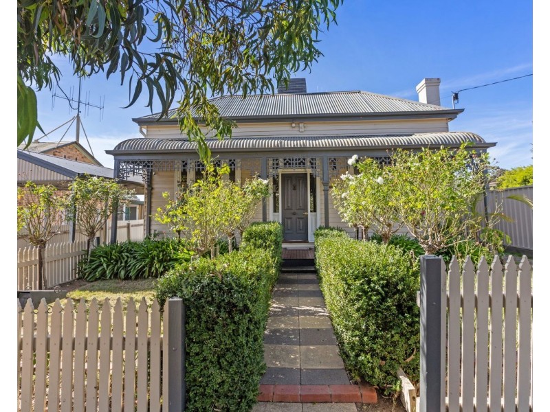 14 Bolt Street, Long Gully VIC 3550