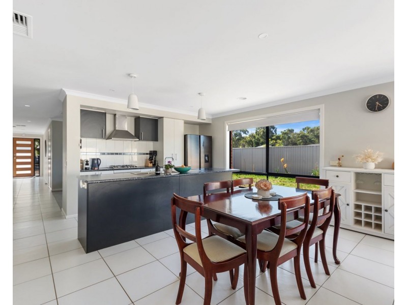 15 Lorikeet Avenue, Epsom VIC 3551