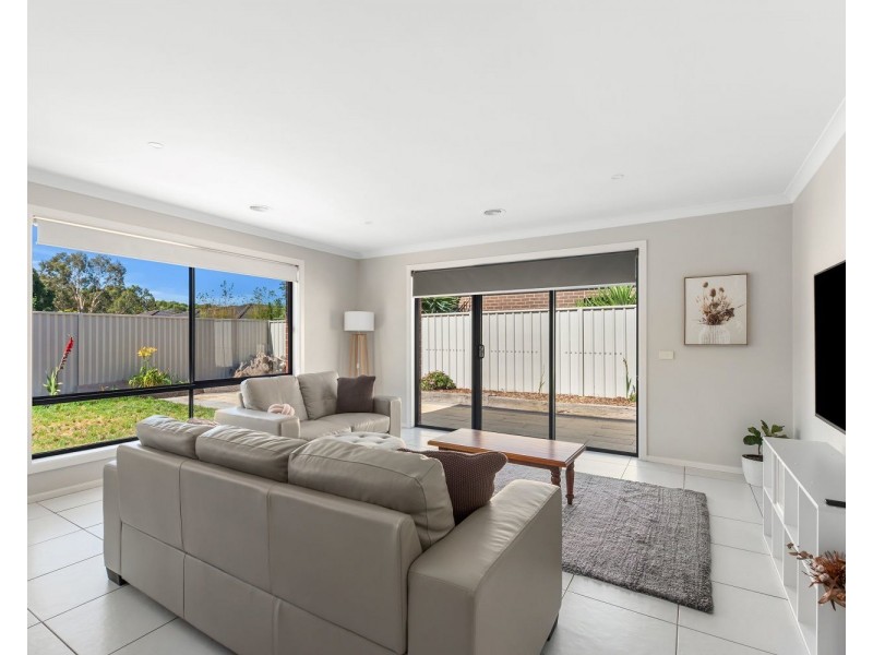 15 Lorikeet Avenue, Epsom VIC 3551