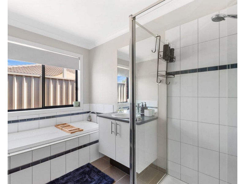 15 Lorikeet Avenue, Epsom VIC 3551