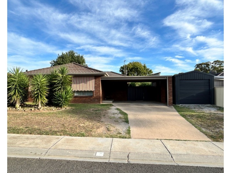 37 Balmoral Drive, Golden Square VIC 3555