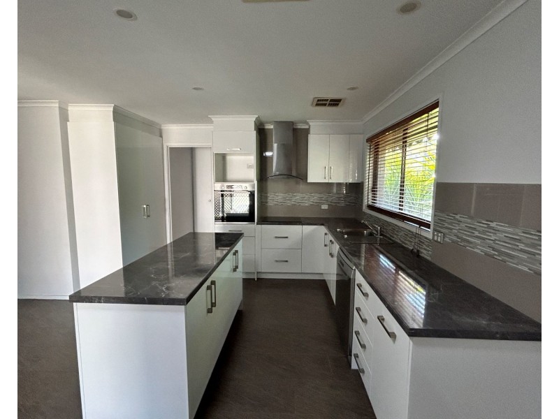 37 Balmoral Drive, Golden Square VIC 3555