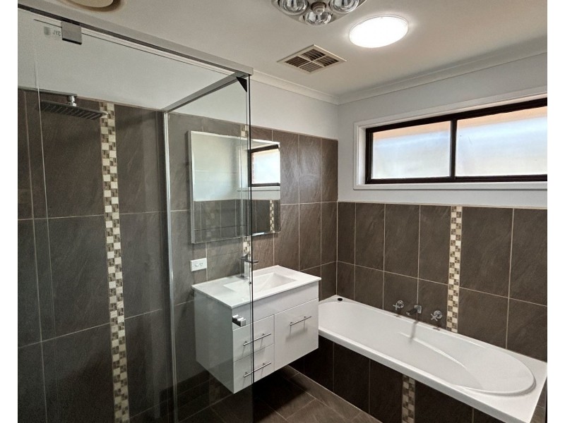 37 Balmoral Drive, Golden Square VIC 3555