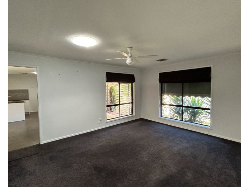 37 Balmoral Drive, Golden Square VIC 3555