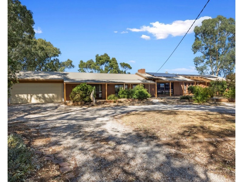 4 Golf Course Road, Epsom VIC 3551