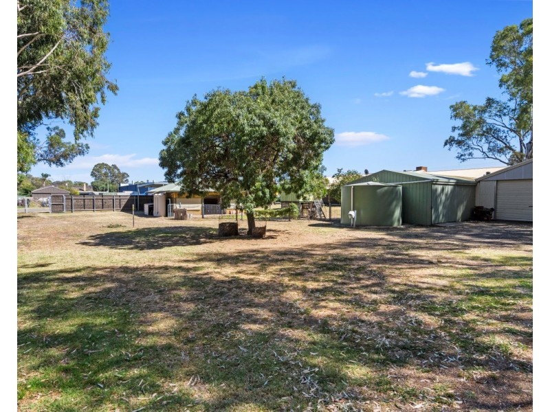 4 Golf Course Road, Epsom VIC 3551