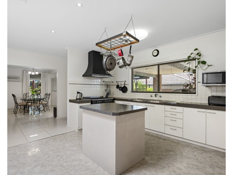45 Holmes Road, Long Gully VIC 3550