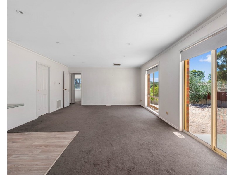 22 Derby Grove, Flora Hill VIC 3550