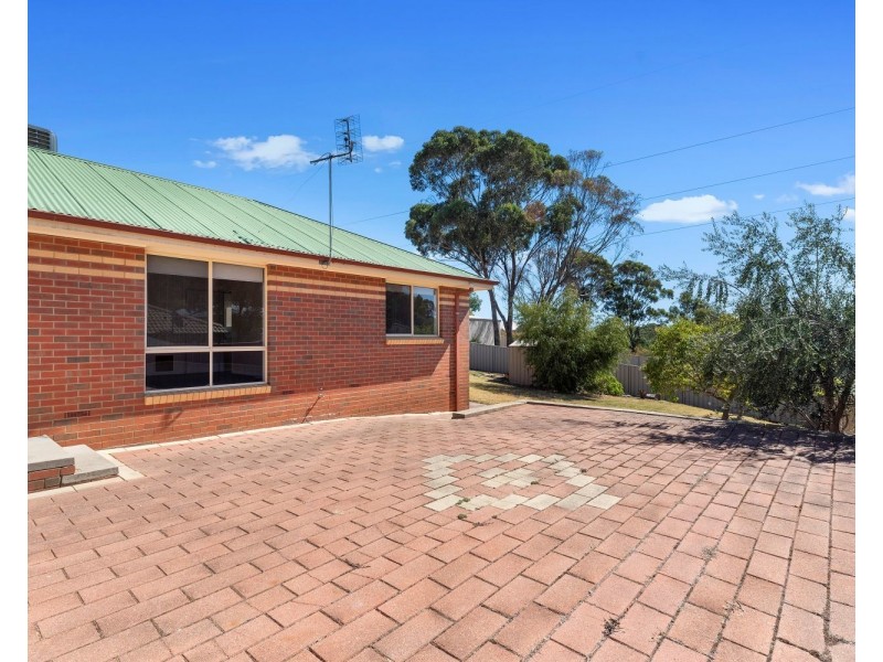 22 Derby Grove, Flora Hill VIC 3550