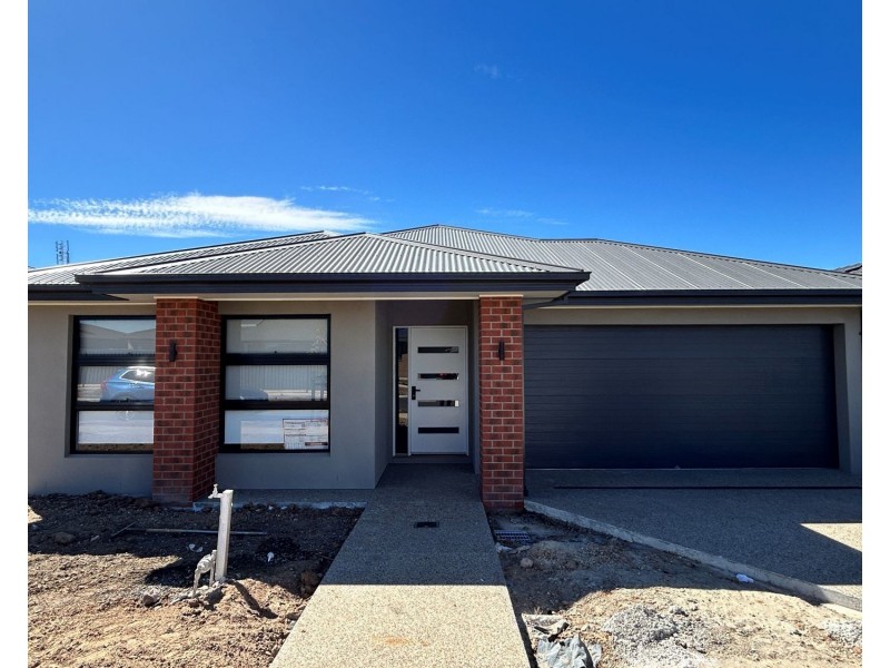 17 Sendock Parade, Huntly VIC 3551