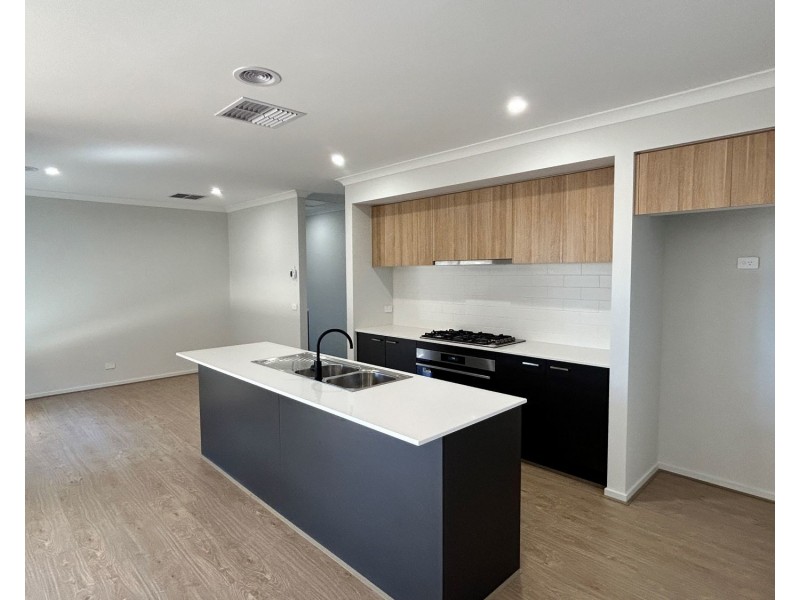 17 Sendock Parade, Huntly VIC 3551